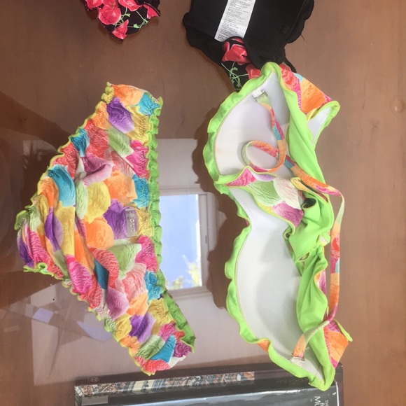 Two Calzedonia swim suits - Picture 6 of 8